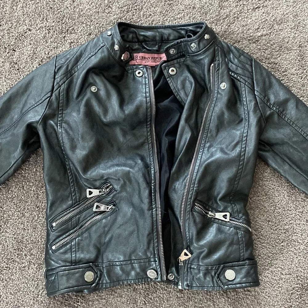 Urban Outfitters Silver Faux Leather Moto Jacket Girls SIZE M
